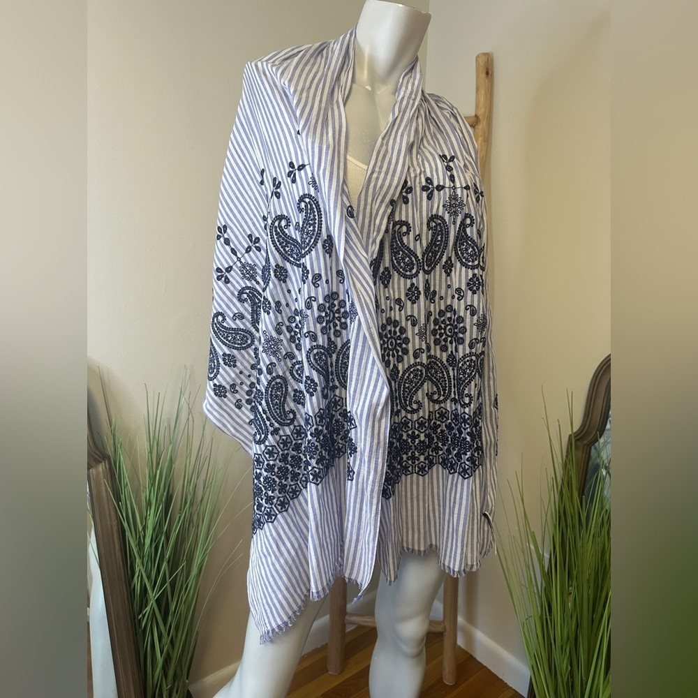 TALBOTS PAISLEY EYELET OBLONG SCARF